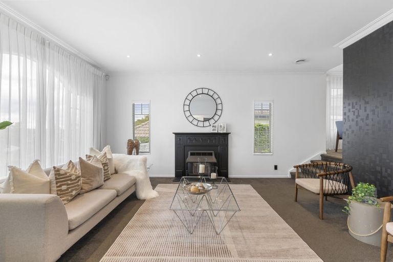 Photo of property in 30 Mandeville Place, Unsworth Heights, Auckland, 0632