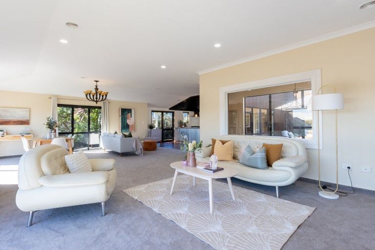 Photo of property in 22 Millennium Hill, Paraparaumu, 5032