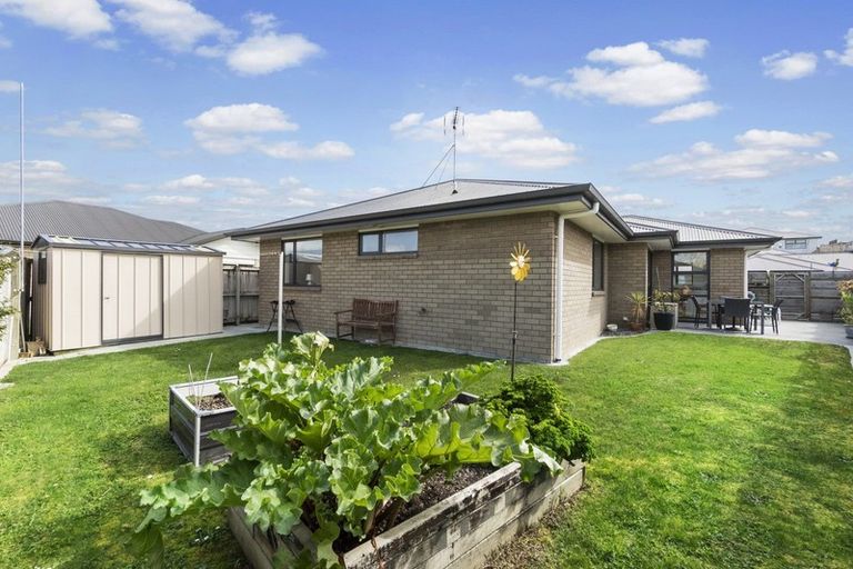 Photo of property in 18 Shrule Place, Huntington, Hamilton, 3210