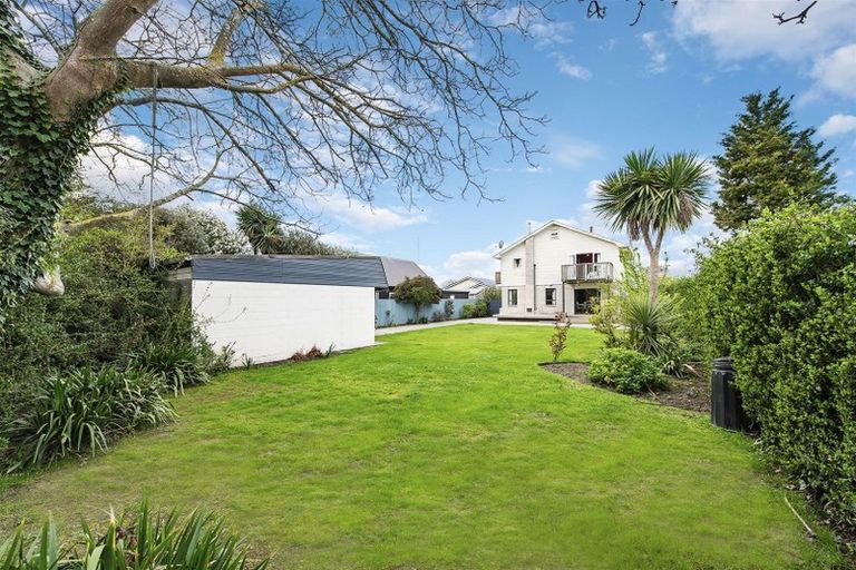 Photo of property in 2/47 Strowan Road, Strowan, Christchurch, 8052