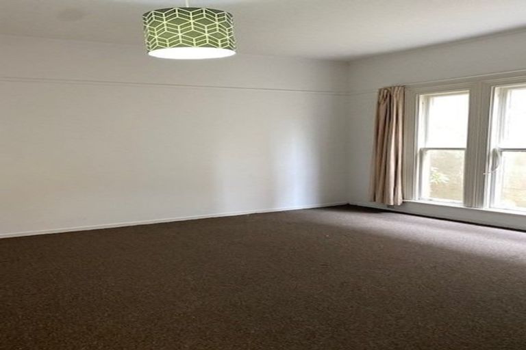 Photo of property in 51 Hawker Street, Mount Victoria, Wellington, 6011