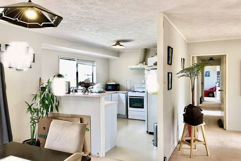 Photo of property in 2/19 Sandgate Avenue, Botany Downs, Auckland, 2010