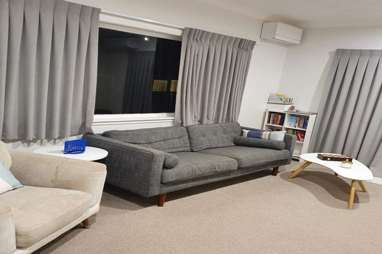 Photo of property in 2 Franklyn Road, Tawa, Wellington, 5028