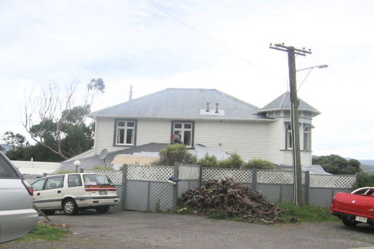 Photo of property in 58 Miromiro Road, Normandale, Lower Hutt, 5010