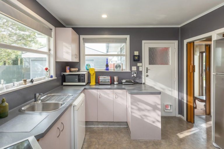 Photo of property in 85 Brandon Street, Featherston, 5710