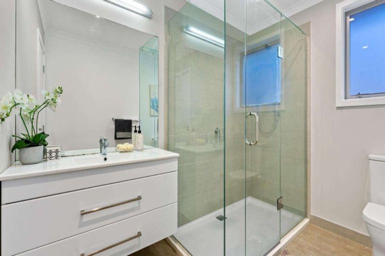 Photo of property in 1 Cilliers Drive, Silverdale, 0932