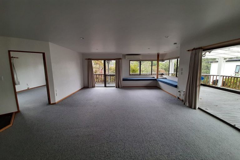 Photo of property in 28 Pohutukawa Avenue, Red Beach, 0932