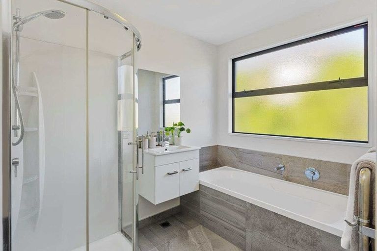 Photo of property in 2/40 Brockworth Place, Riccarton, Christchurch, 8011