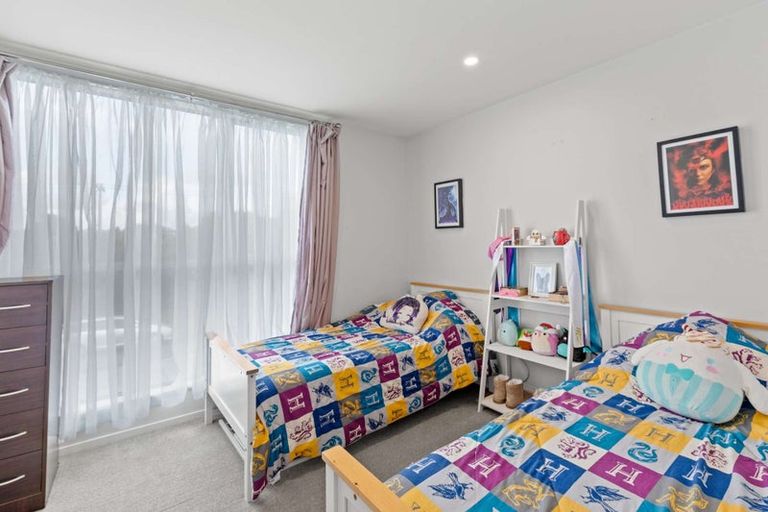 Photo of property in 26/11 Ray Small Drive, Papakura, 2110