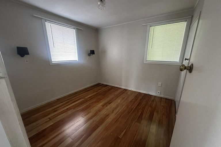 Photo of property in 5 Bird Grove, Stokes Valley, Lower Hutt, 5019