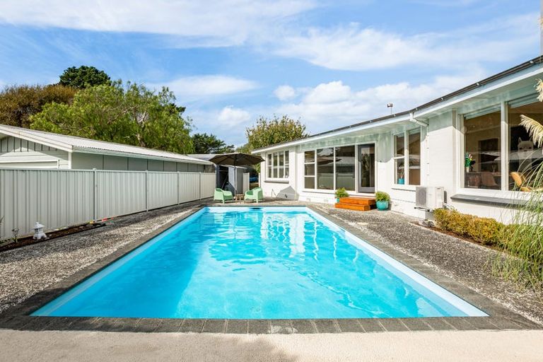 Photo of property in 7 Motukaraka Point, Pauatahanui, Porirua, 5381