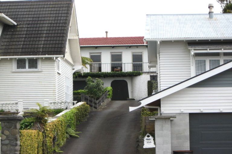 Photo of property in 25 Seaview Road, Marfell, New Plymouth, 4310