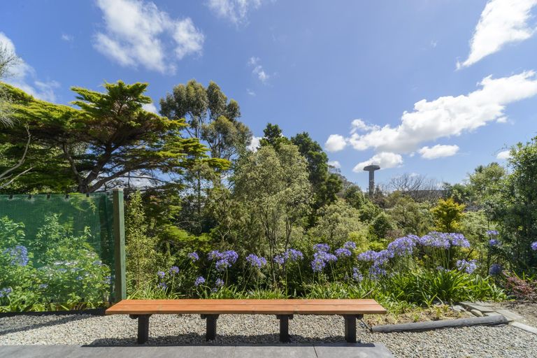 Photo of property in 7 Hillgrove Place, Fitzherbert, Palmerston North, 4410