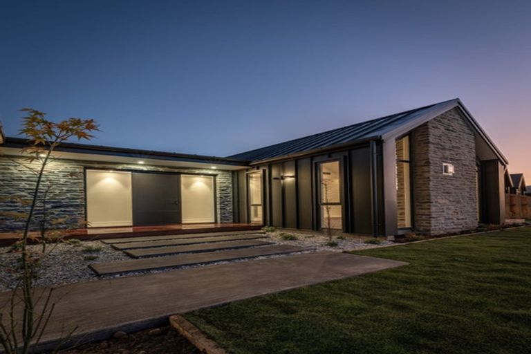 Photo of property in 35 Obelisk Street, Wanaka, 9305