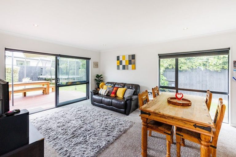 Photo of property in 5 D'urville Place, Kelvin Grove, Palmerston North, 4414