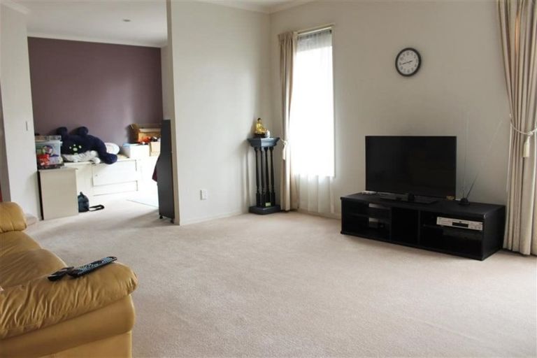 Photo of property in 84 Moyrus Crescent, East Tamaki Heights, Auckland, 2016