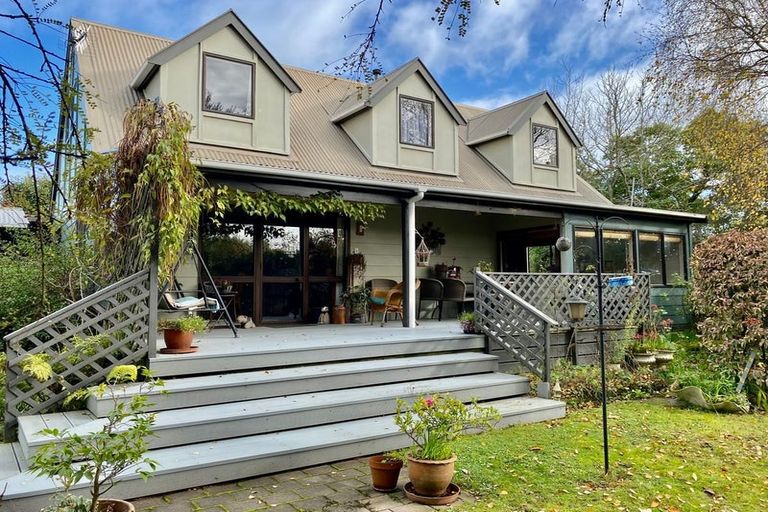 Photo of property in 8 Escort Grove, Awapuni, Palmerston North, 4412