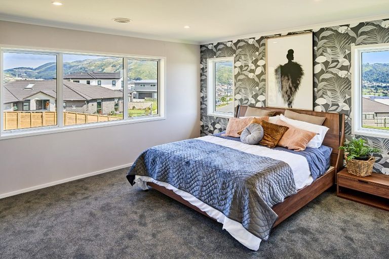 Photo of property in 113 Queen Charlotte Drive, Aotea, Porirua, 5024