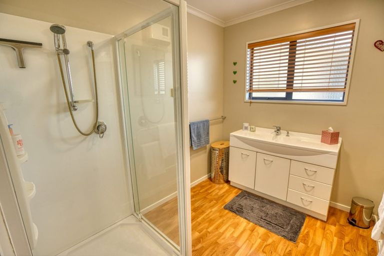 Photo of property in 9 Ranui Place, Moana, 7872