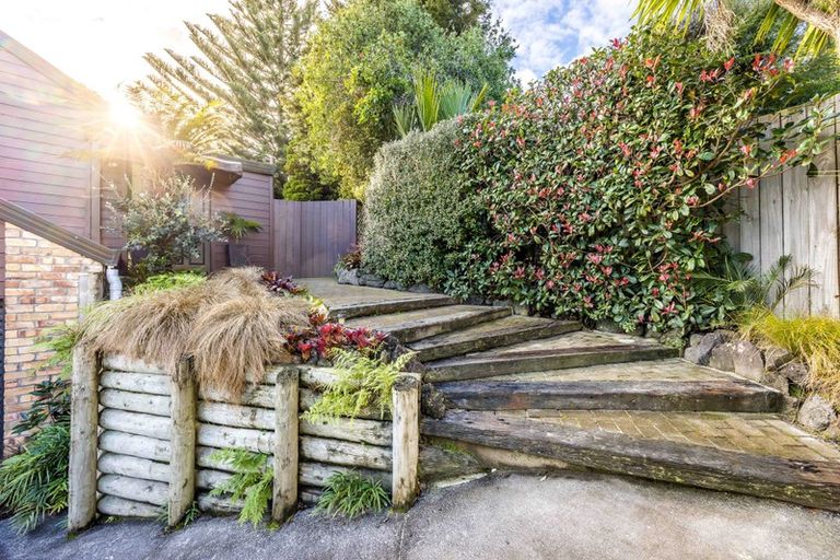 Photo of property in 2/33-35 Teal Crescent, Beach Haven, Auckland, 0626