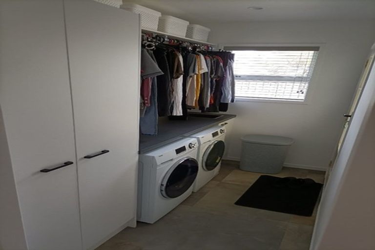 Photo of property in 42 Turville Crescent, Newlands, Wellington, 6037