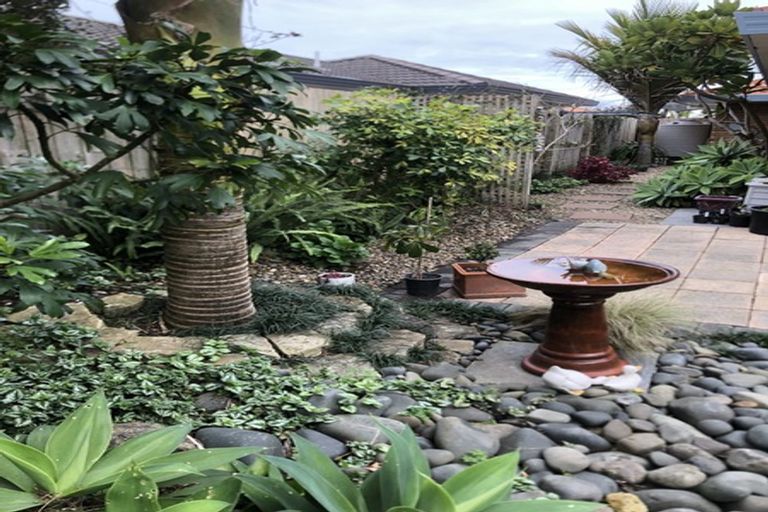 Photo of property in 24 Judd Place, Orewa, 0931