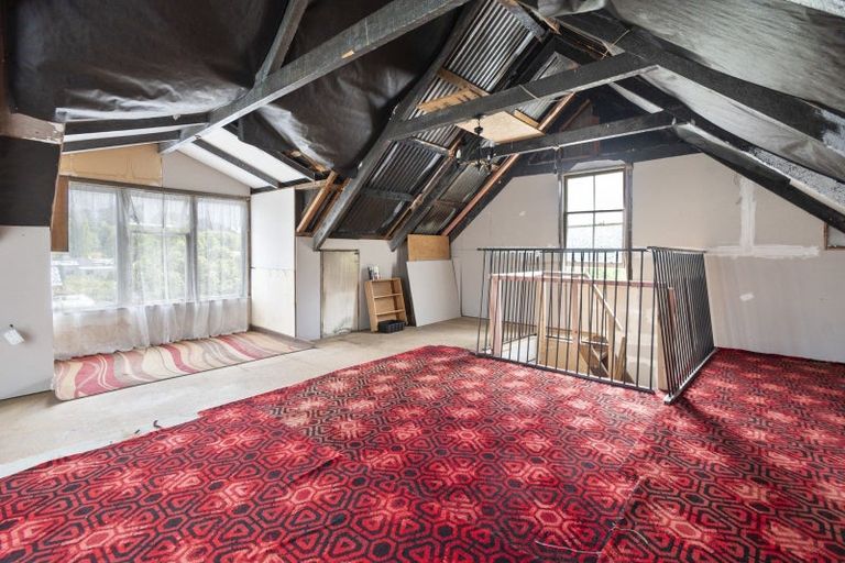 Photo of property in 19 Milne Street, Hunterville, 4730