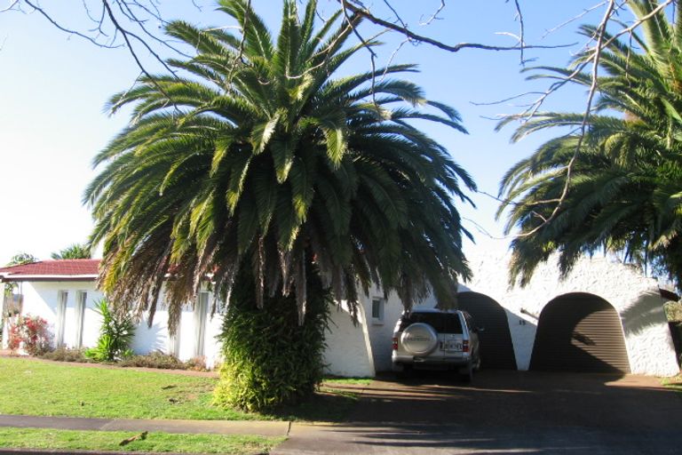 Photo of property in 15 Coulthard Terrace, Opaheke, Papakura, 2113