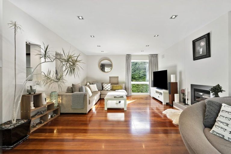 Photo of property in 5 Glentui Grove, Khandallah, Wellington, 6035