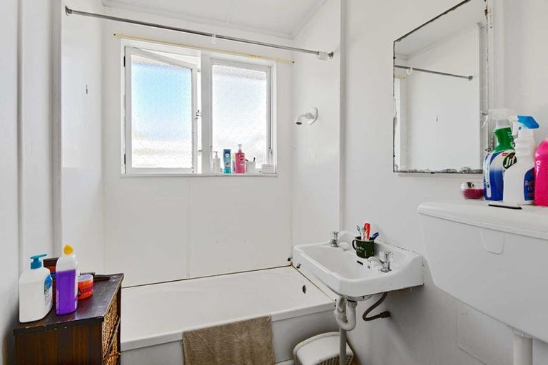 Photo of property in 32 Jollie Street, Linwood, Christchurch, 8062