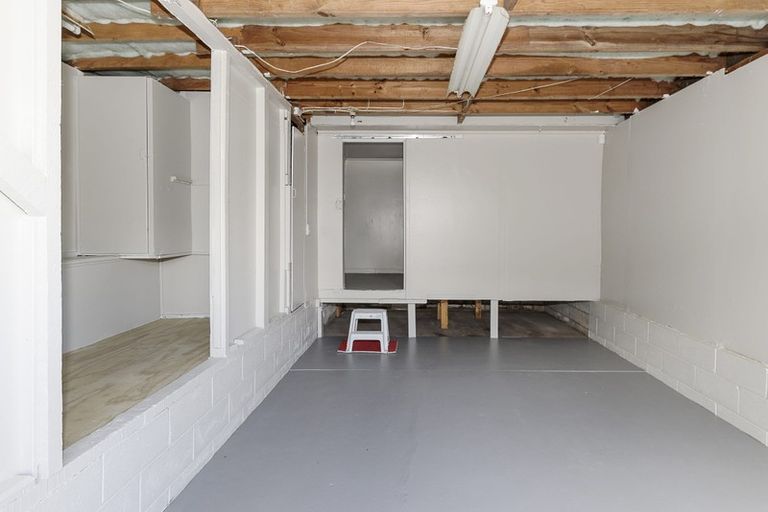 Photo of property in 42 Chislehurst Street, Henderson, Auckland, 0612