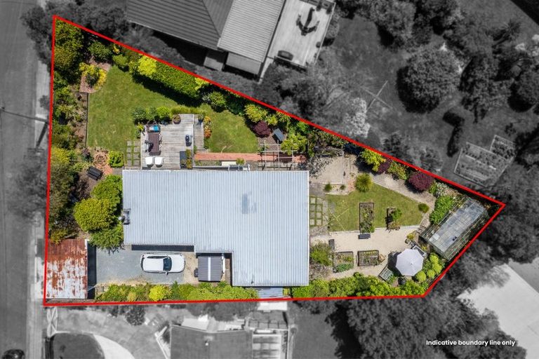 Photo of property in 33 Jocelyn Crescent, Pinehaven, Upper Hutt, 5019