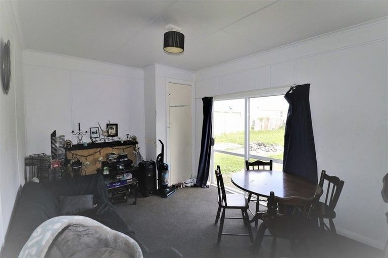 Photo of property in 16 Beach Road, Castlecliff, Whanganui, 4501