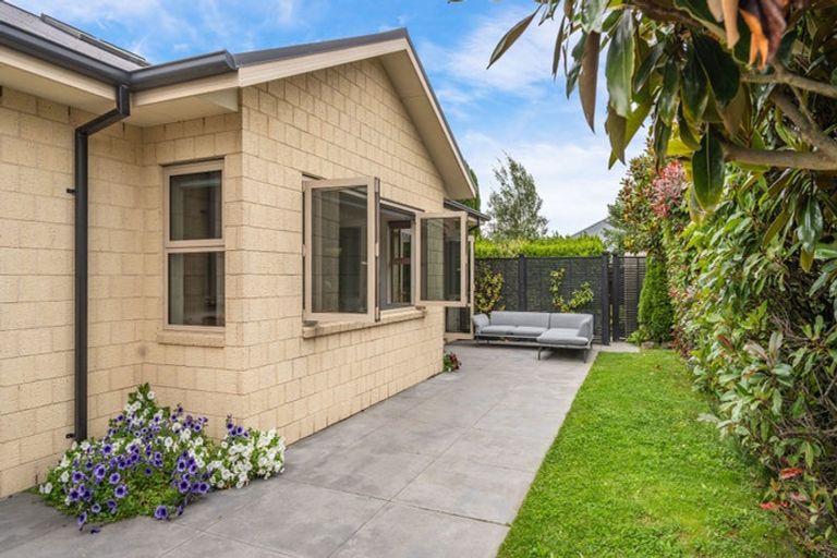 Photo of property in 5 Millpark Place, Northwood, Christchurch, 8051