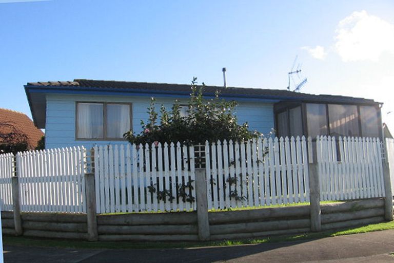 Photo of property in 17 Jupiter Street, Milson, Palmerston North, 4414