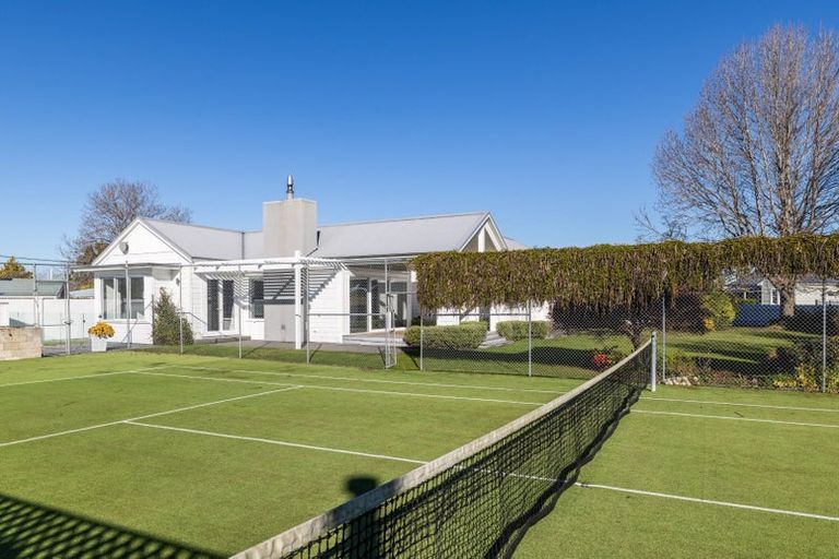 Photo of property in 27 Neeve Road, Taradale, Napier, 4112