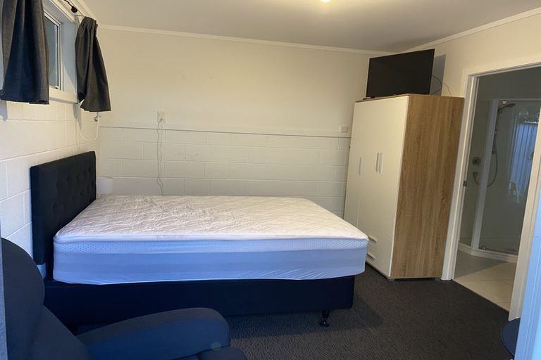 Photo of property in 72 Christian Road, Swanson, Auckland, 0614