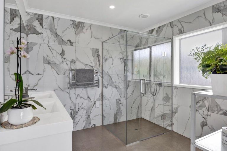 Photo of property in 6 Argyle Place, Highlands Park, New Plymouth, 4312