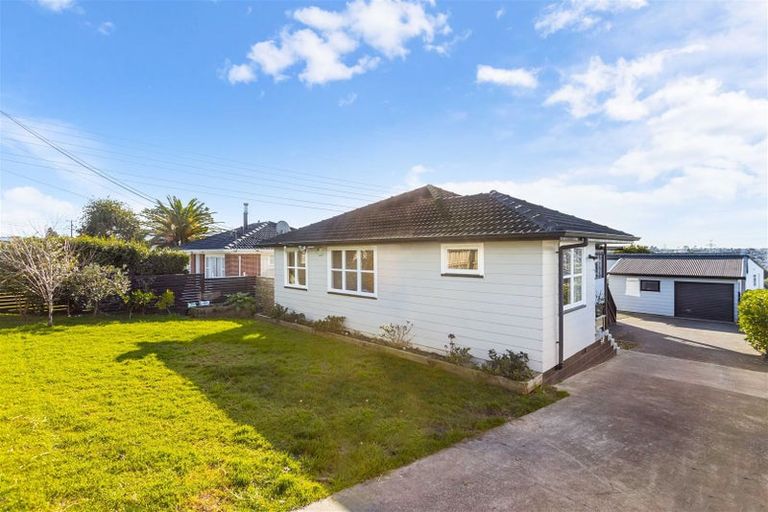 Photo of property in 123 Waimumu Road, Massey, Auckland, 0614