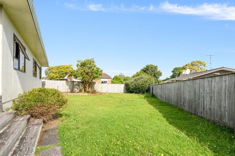 Photo of property in 131 Chivalry Road, Glenfield, Auckland, 0629