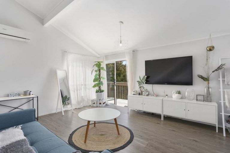 Photo of property in 1/50 Stapleford Crescent, Browns Bay, Auckland, 0630