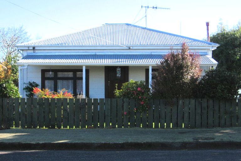 Photo of property in 17 Wellesbourne Street, Palmerston North, 4410