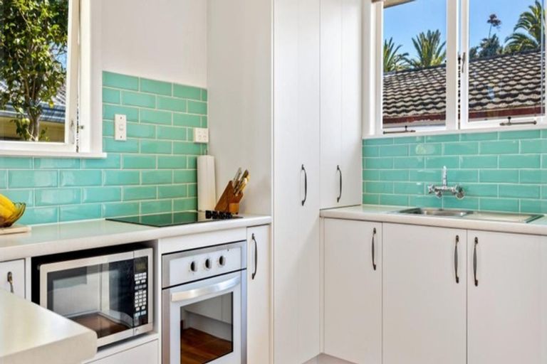 Photo of property in 50 Edmonton Road, Henderson, Auckland, 0612