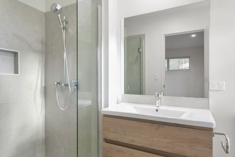 Photo of property in 5 Maraeariki Avenue, Orewa, 0931