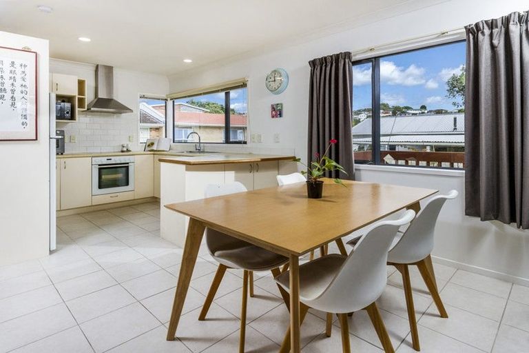 Photo of property in 1/6 Wykeham Place, Glenfield, Auckland, 0629