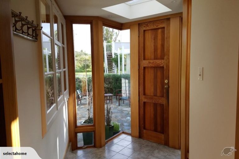 Photo of property in 12 Maire Street, Eastbourne, Lower Hutt, 5013