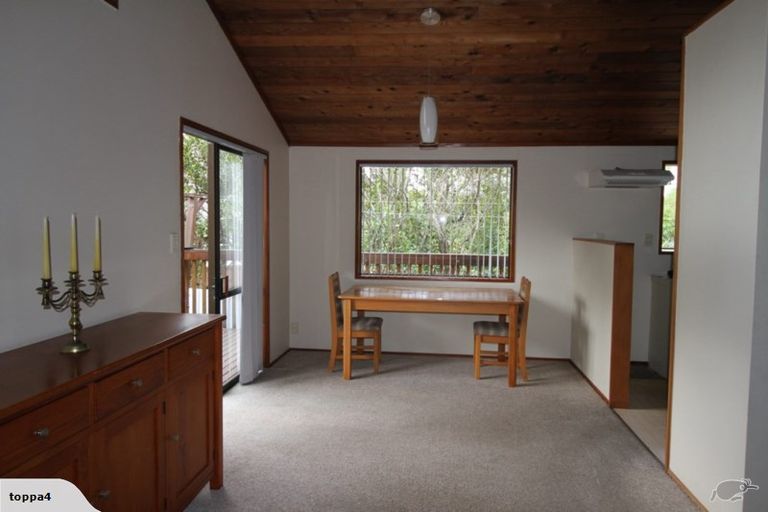 Photo of property in 2/11 Firle Place, Green Bay, Auckland, 0604