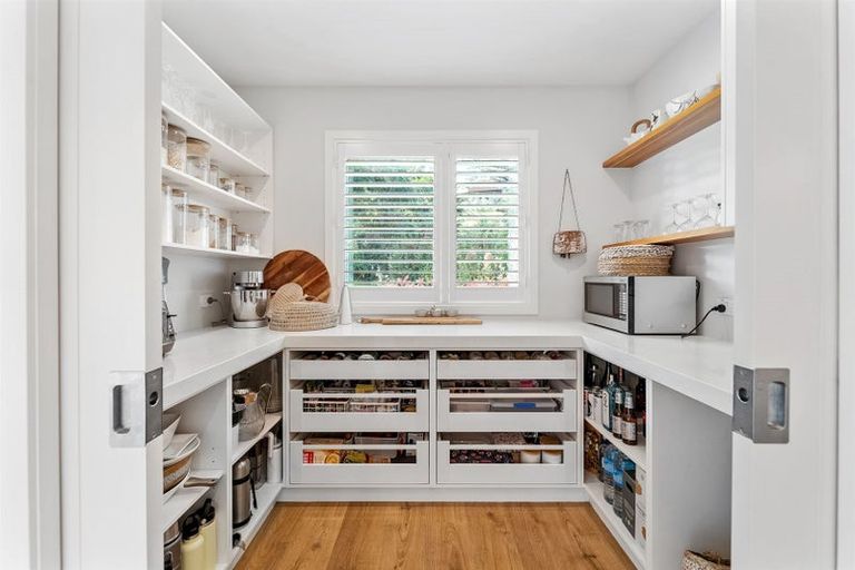 Photo of property in 18b Hobbs Road, Matakatia, Whangaparaoa, 0930