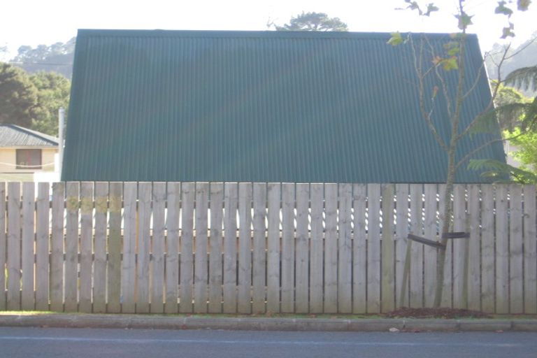 Photo of property in 2/725 Swanson Road, Swanson, Auckland, 0612