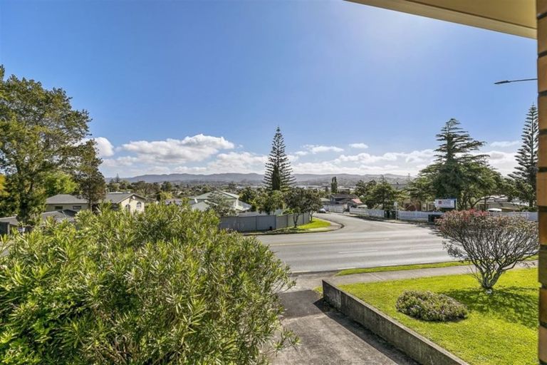 Photo of property in 265 Great North Road, Henderson, Auckland, 0612